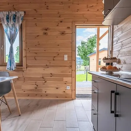 Luxury For 5 People, Zone