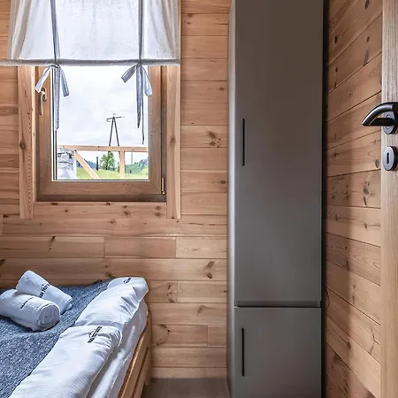Luxury For 5 People, Zone
