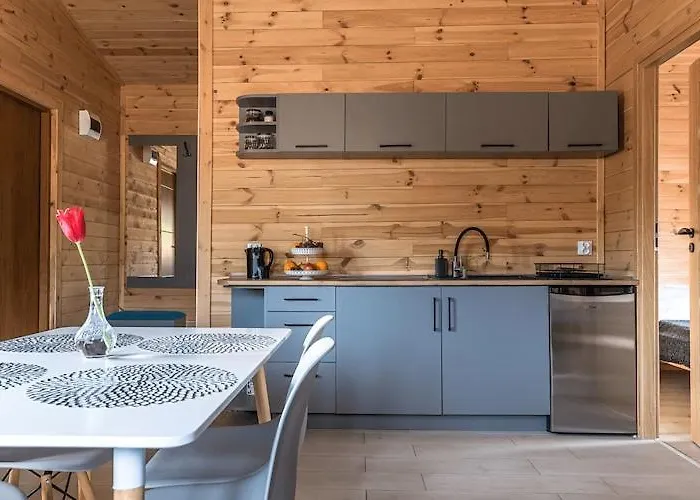 Luxury For 5 People, Zone *